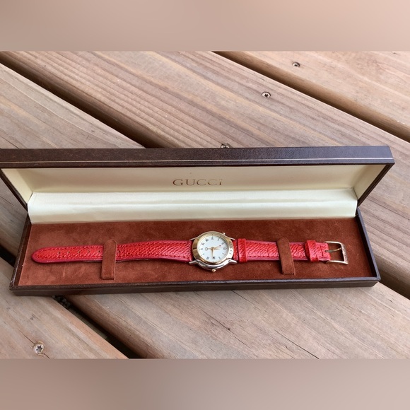 Ladies GUCCI nice dressy watch ??? main image 14